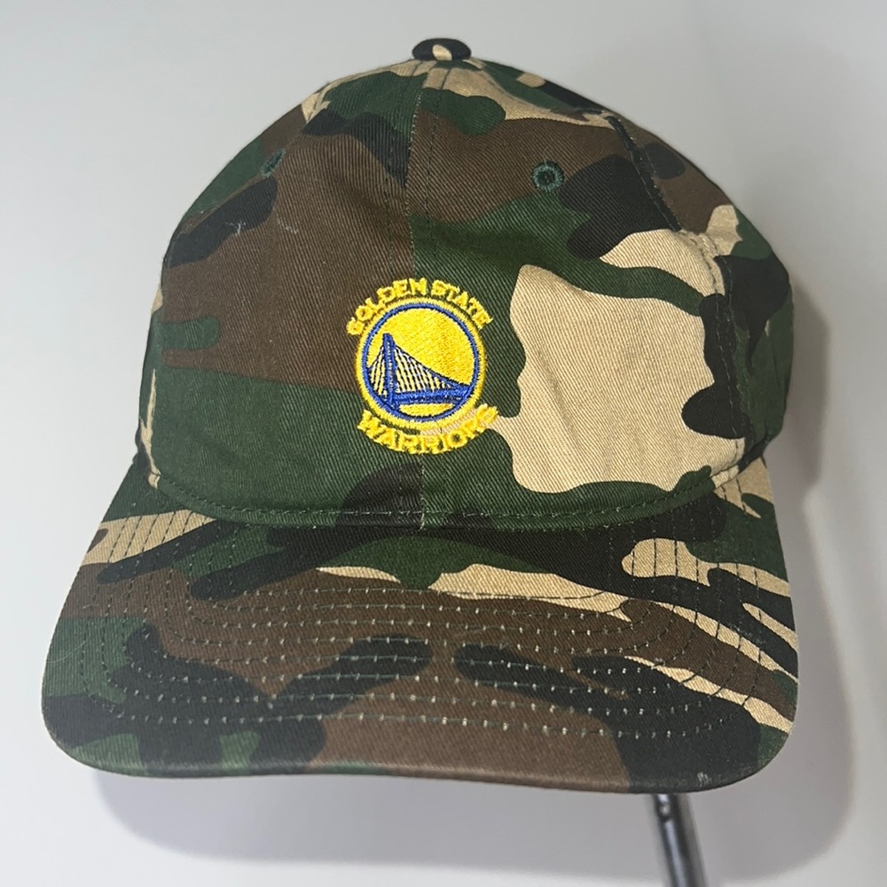 🔹 Mitchell & Ness Golden State Camo Adjustable Dad Hat